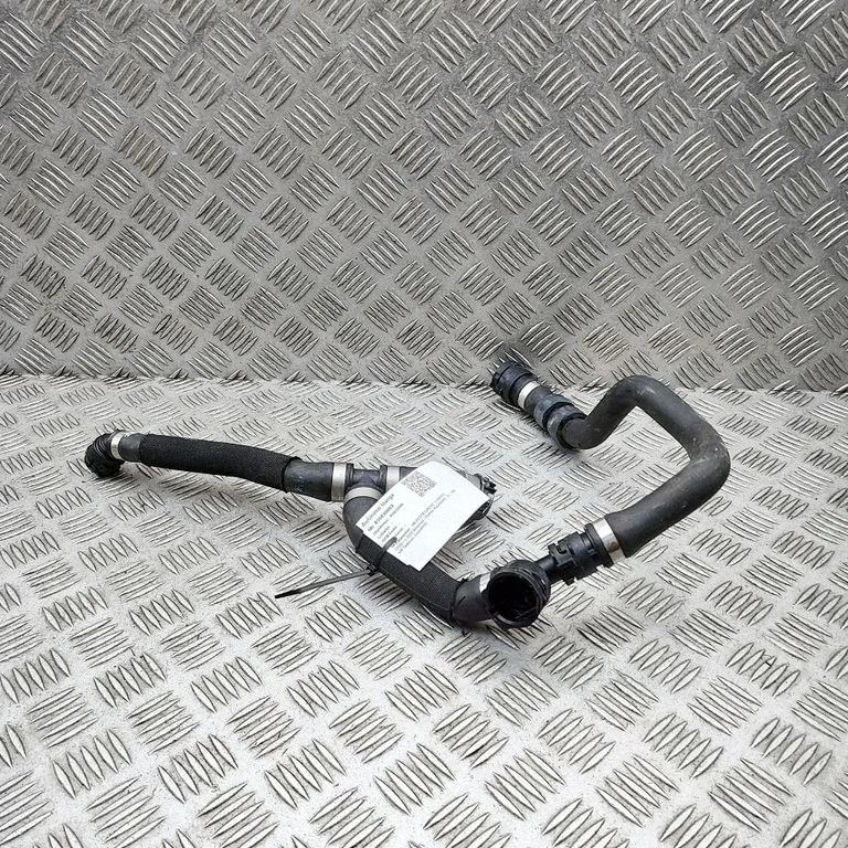 Motora dzesēšanas caurule (-es)/šļūtene (-es) A2235014901