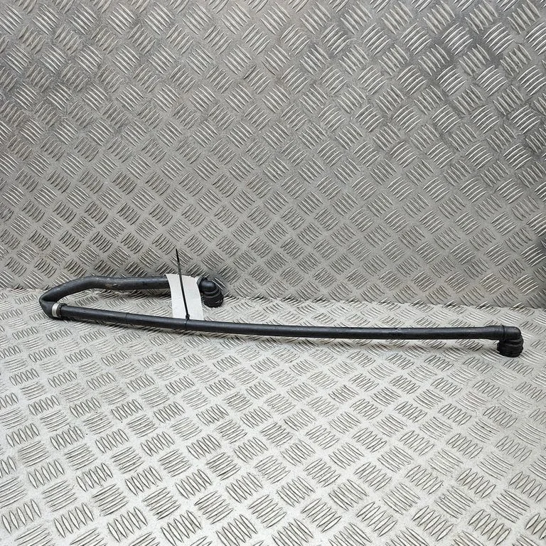 Motora dzesēšanas caurule (-es)/šļūtene (-es) A2235009000