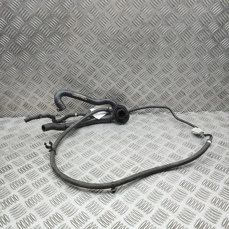 Motora dzesēšanas caurule (-es)/šļūtene (-es) A2228303696