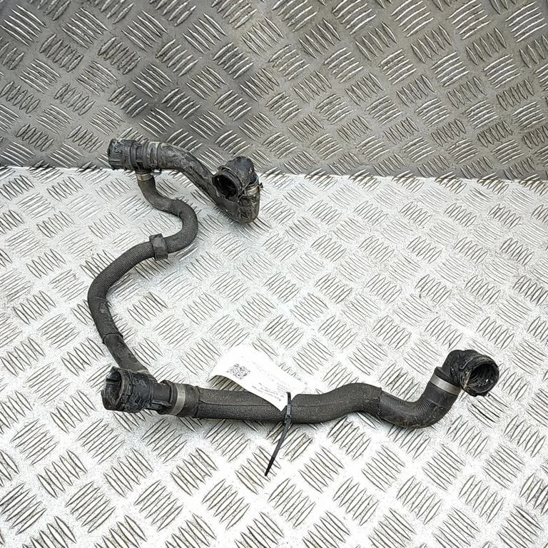 Motora dzesēšanas caurule (-es)/šļūtene (-es) A2535017901