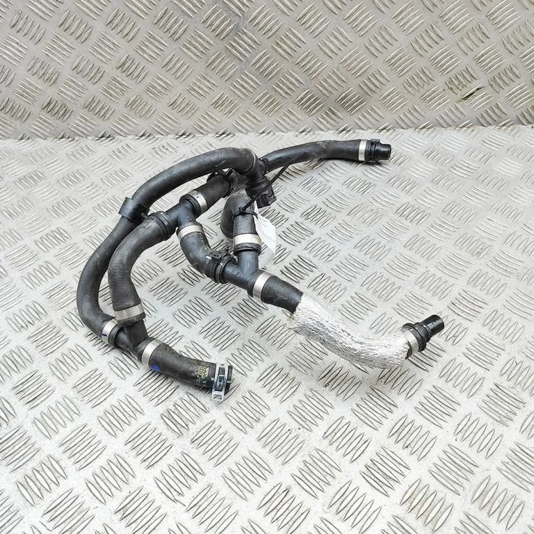 Motora dzesēšanas caurule (-es)/šļūtene (-es) 32324695