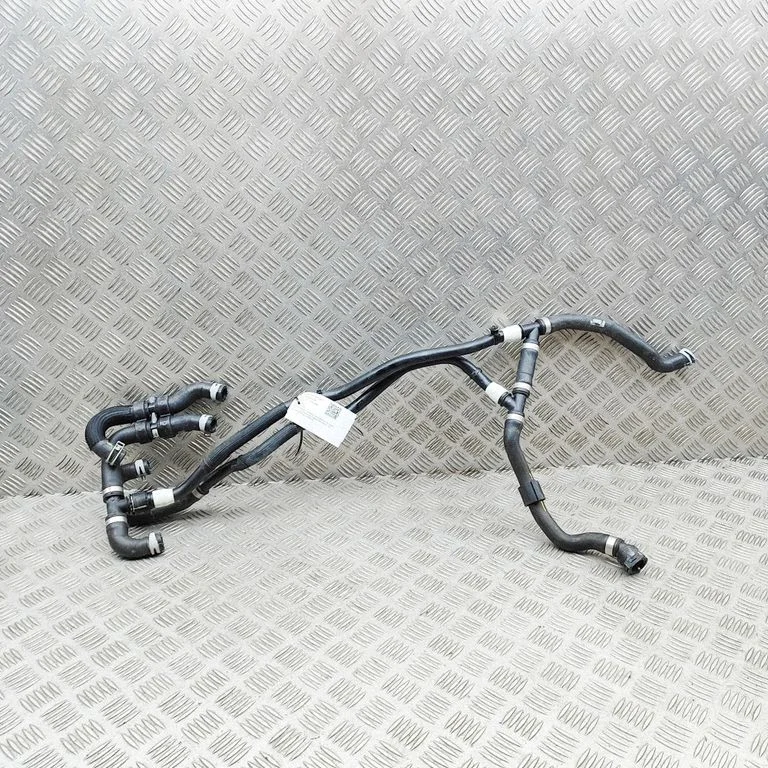 Przewody układu chłodzenia silnika 215349293R