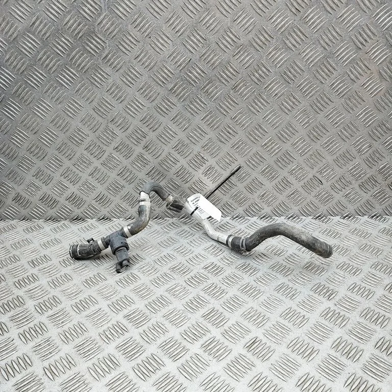 Engine coolant pipe/hose