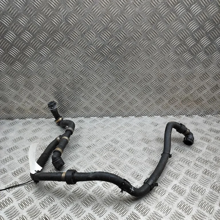 Motora dzesēšanas caurule (-es)/šļūtene (-es) A2435004700