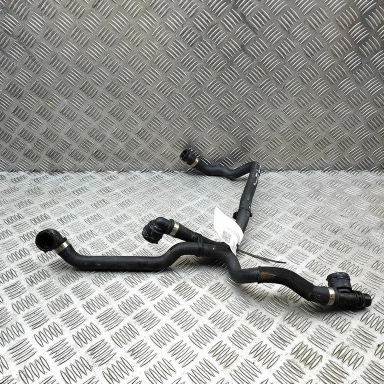 Motora dzesēšanas caurule (-es)/šļūtene (-es) A2435000500