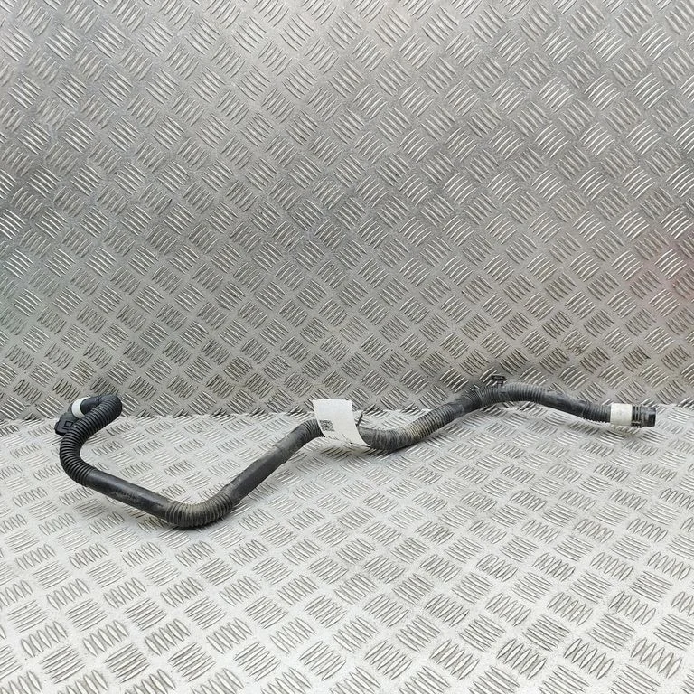 Motora dzesēšanas caurule (-es)/šļūtene (-es) 107758600C