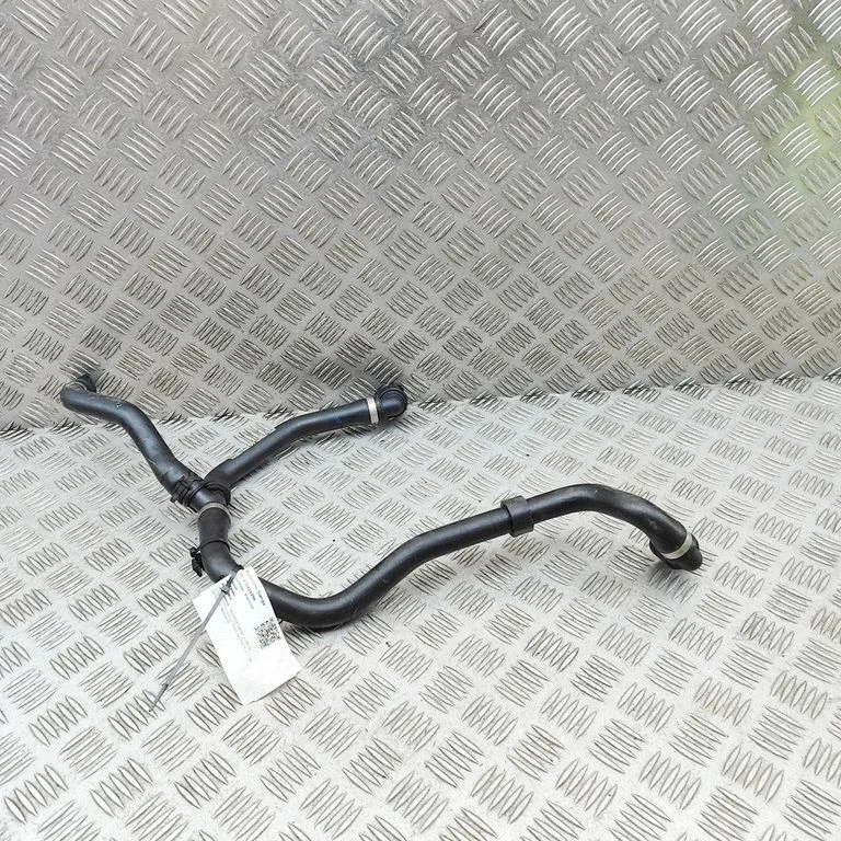 Motora dzesēšanas caurule (-es)/šļūtene (-es) A2135017800