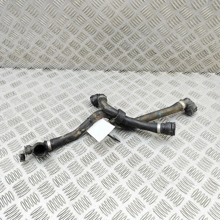 Motora dzesēšanas caurule (-es)/šļūtene (-es) A2975013501