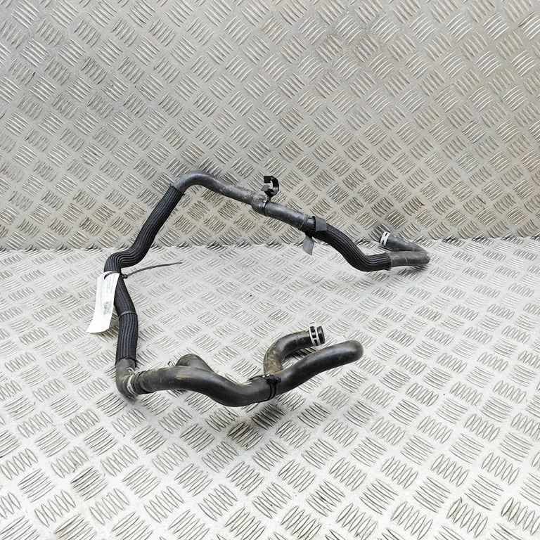 Mootori jahutusvedeliku toru / voolik LJ938B550PB