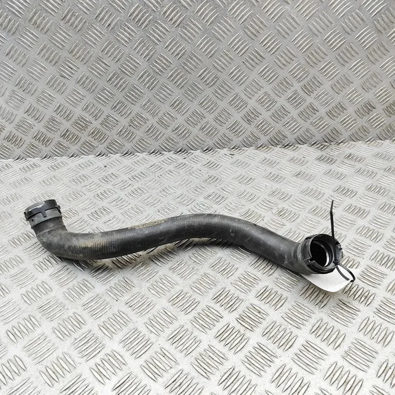 Motora dzesēšanas caurule (-es)/šļūtene (-es) A2135012782