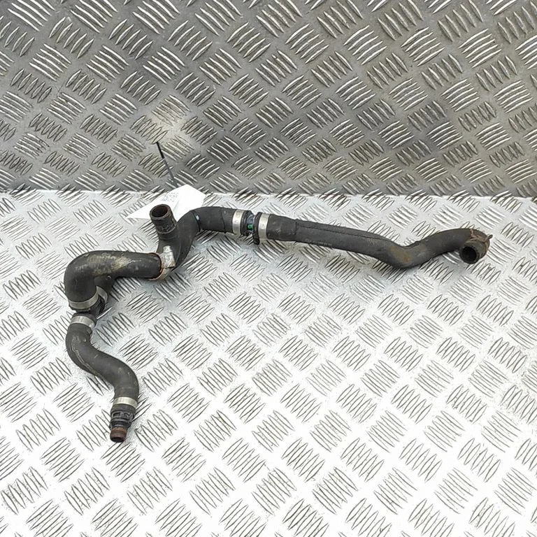 Motora dzesēšanas caurule (-es)/šļūtene (-es) A2138308500