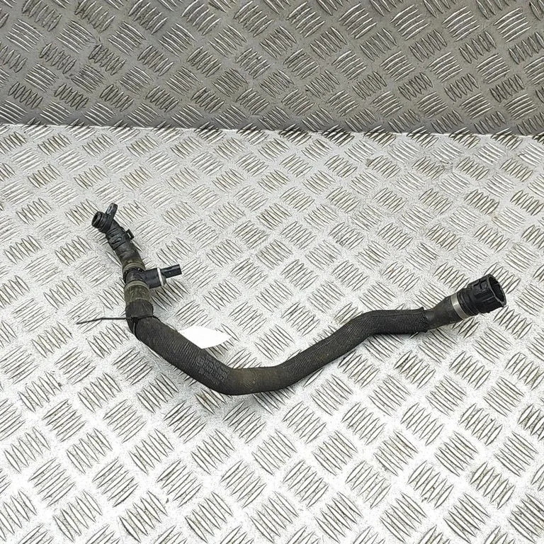 Przewody układu chłodzenia silnika 4M0145948AH