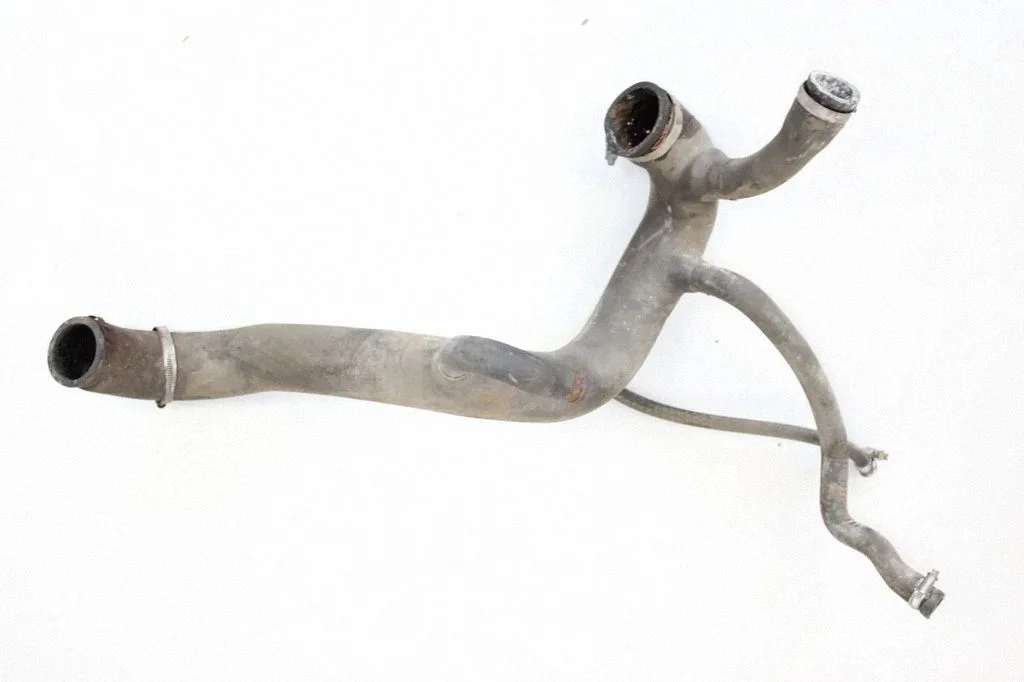 Engine coolant pipe/hose