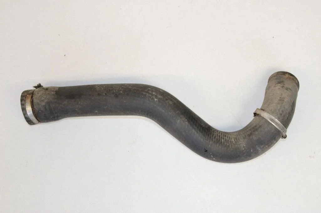 Engine coolant pipe/hose