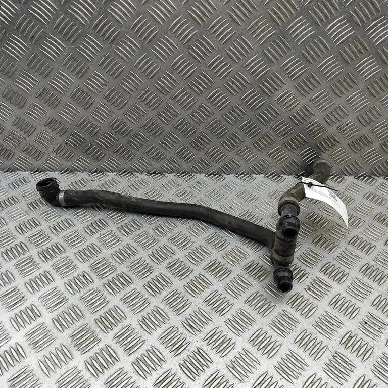 Motora dzesēšanas caurule (-es)/šļūtene (-es) A9105012800