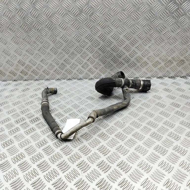 Motora dzesēšanas caurule (-es)/šļūtene (-es) 8K0121055Q