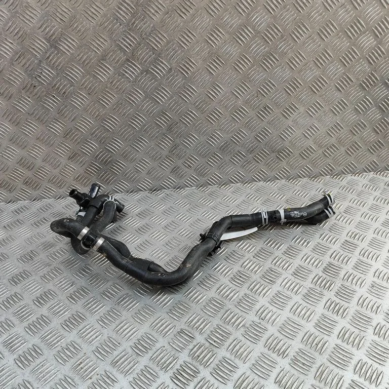 Motora dzesēšanas caurule (-es)/šļūtene (-es) 8B3145910AK