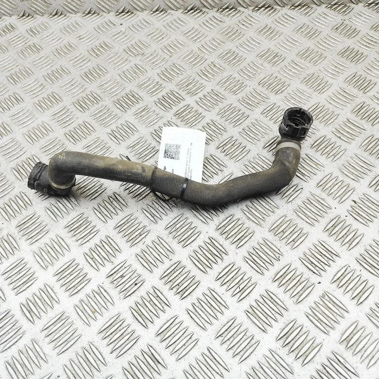 Motora dzesēšanas caurule (-es)/šļūtene (-es) A2135017400