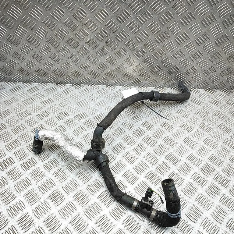 Motora dzesēšanas caurule (-es)/šļūtene (-es) 4M0121036M