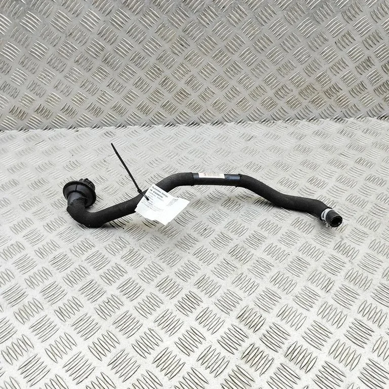 Mootori jahutusvedeliku toru / voolik MY8318D334BA