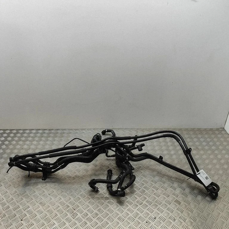 Motora dzesēšanas caurule (-es)/šļūtene (-es) A2435003800