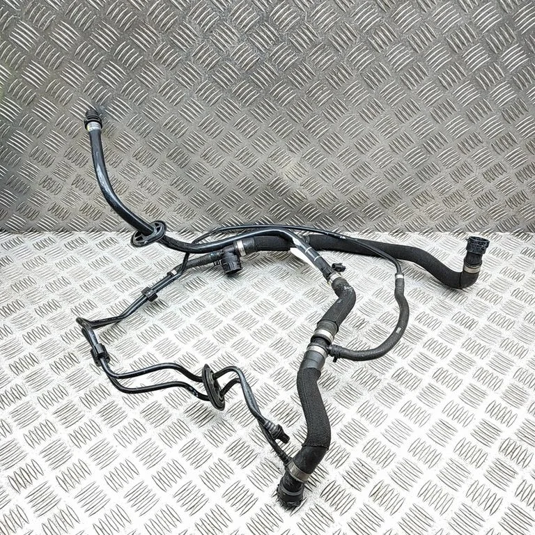 Motora dzesēšanas caurule (-es)/šļūtene (-es) A1678300403