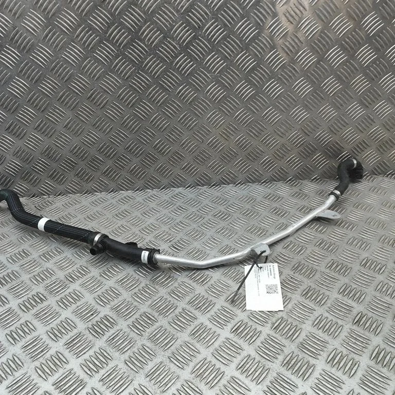 Przewody układu chłodzenia silnika 8598364