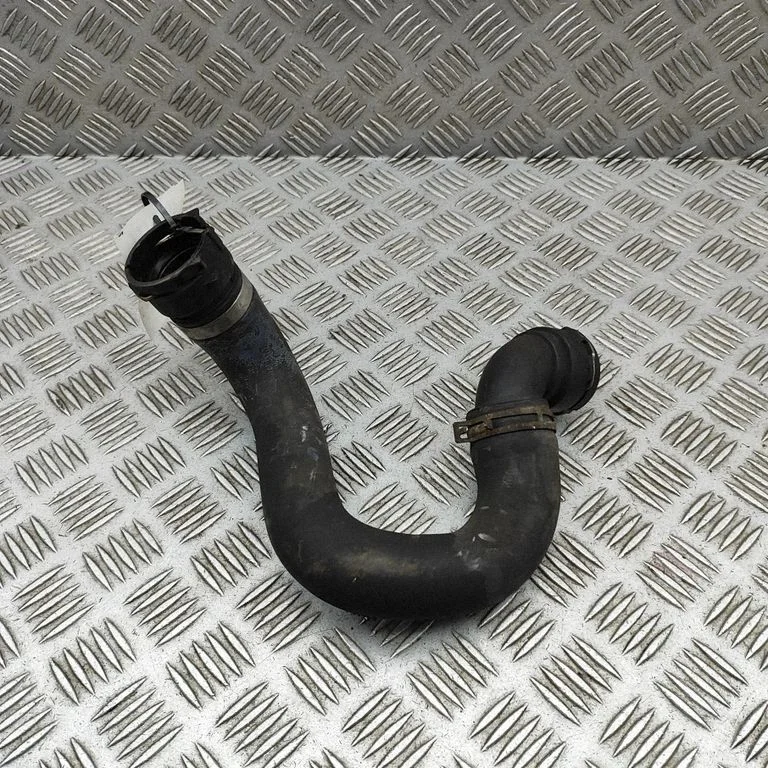 Motora dzesēšanas caurule (-es)/šļūtene (-es) A4475013182