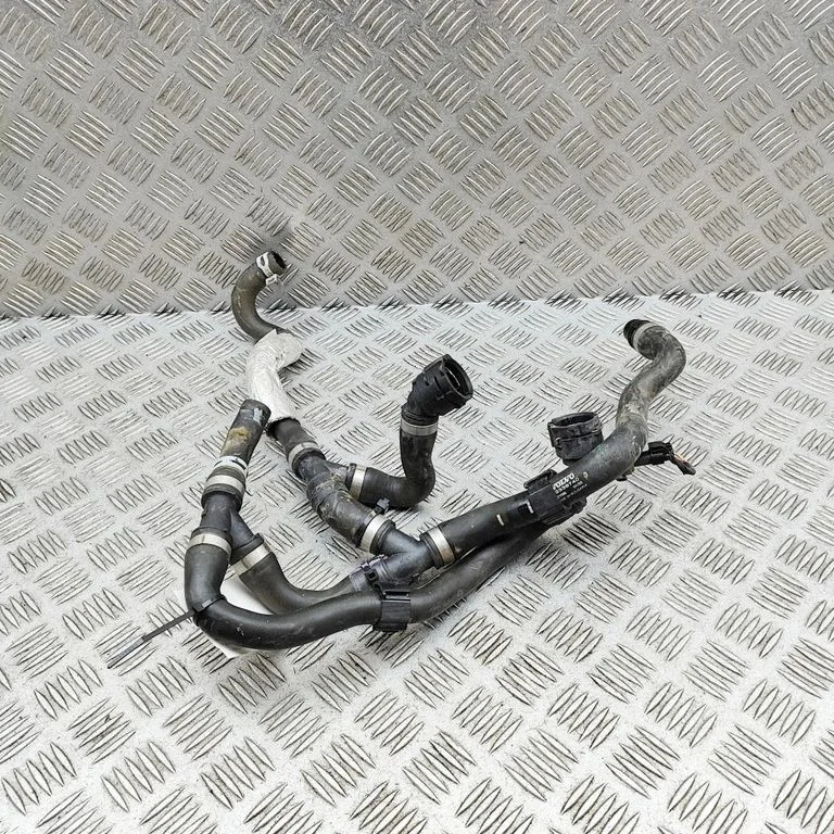 Engine coolant pipe/hose 32339740