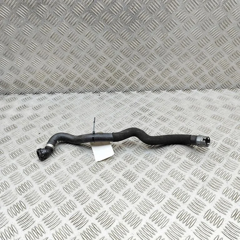 Przewody układu chłodzenia silnika A2135015382