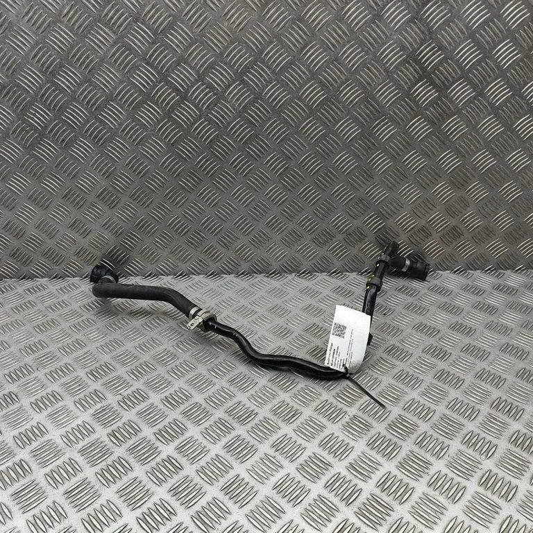Motora dzesēšanas caurule (-es)/šļūtene (-es) A2438303600