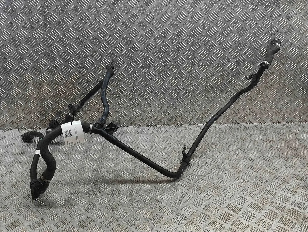 Motora dzesēšanas caurule (-es)/šļūtene (-es) A2562036200