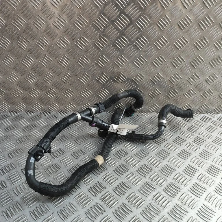 Engine coolant pipe/hose STU4102155