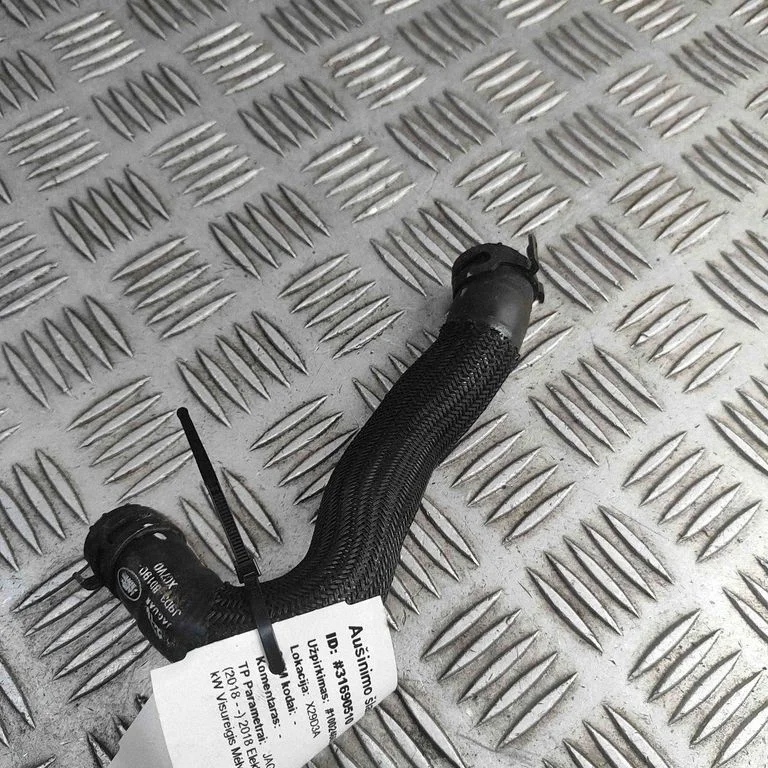 Engine coolant pipe/hose J9D38D190