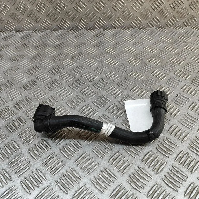 Przewody układu chłodzenia silnika 8490268