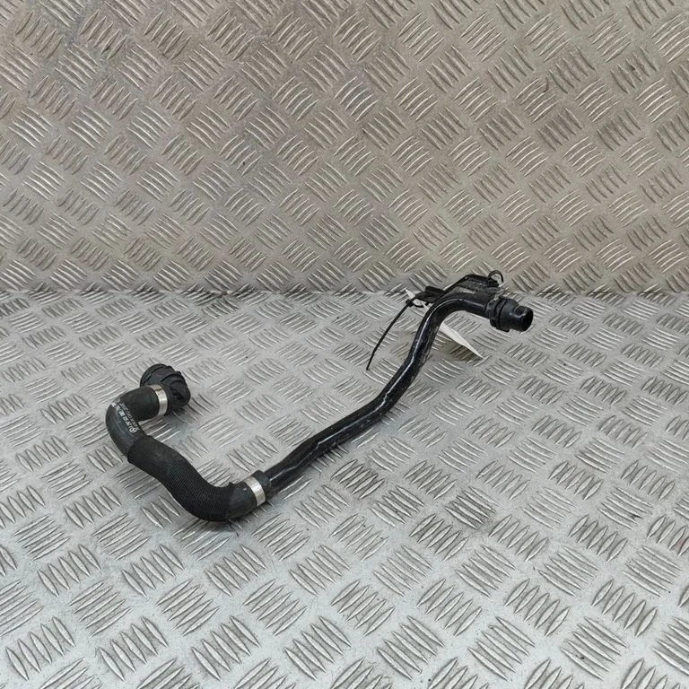 Motora dzesēšanas caurule (-es)/šļūtene (-es) A2975013801
