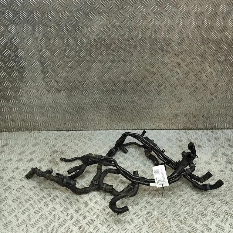 Motora dzesēšanas caurule (-es)/šļūtene (-es) 3Q0122157S