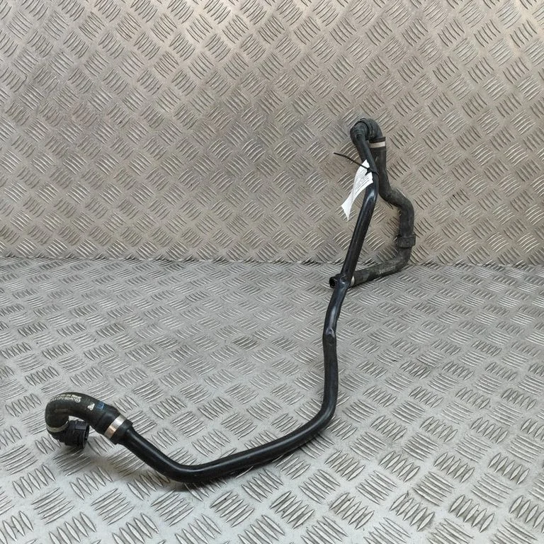 Motora dzesēšanas caurule (-es)/šļūtene (-es) A2975013300