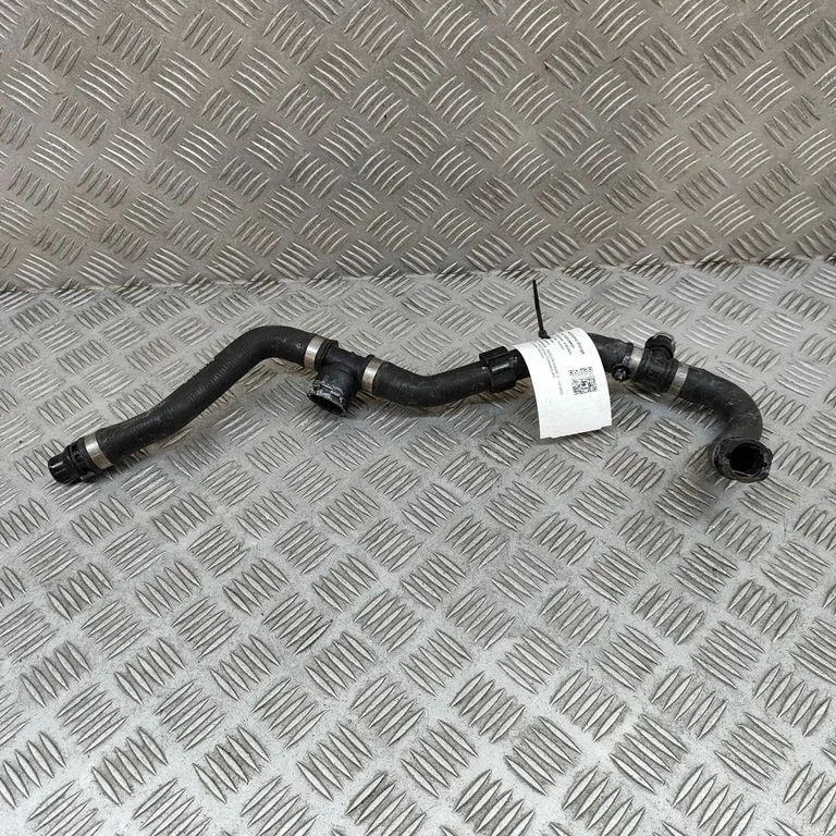 Motora dzesēšanas caurule (-es)/šļūtene (-es) A2435000400