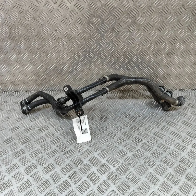 Motora dzesēšanas caurule (-es)/šļūtene (-es) A2435004400