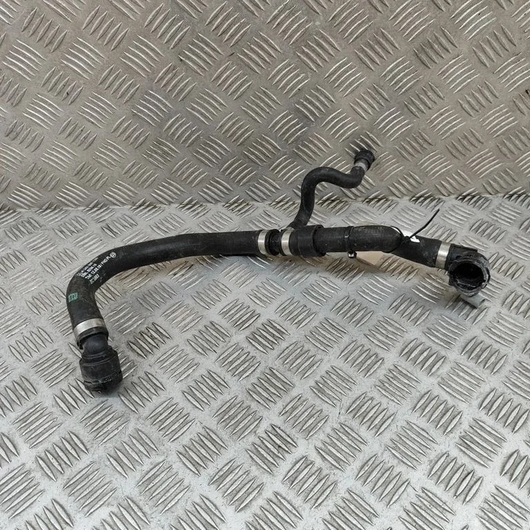 Motora dzesēšanas caurule (-es)/šļūtene (-es) A2435001100
