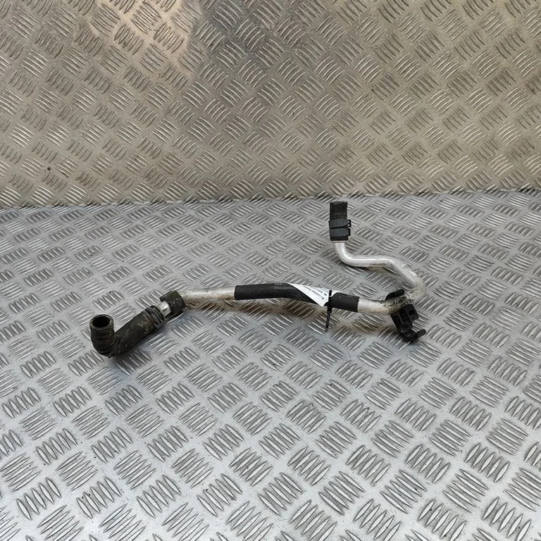 Motora dzesēšanas caurule (-es)/šļūtene (-es) 7P0819858B