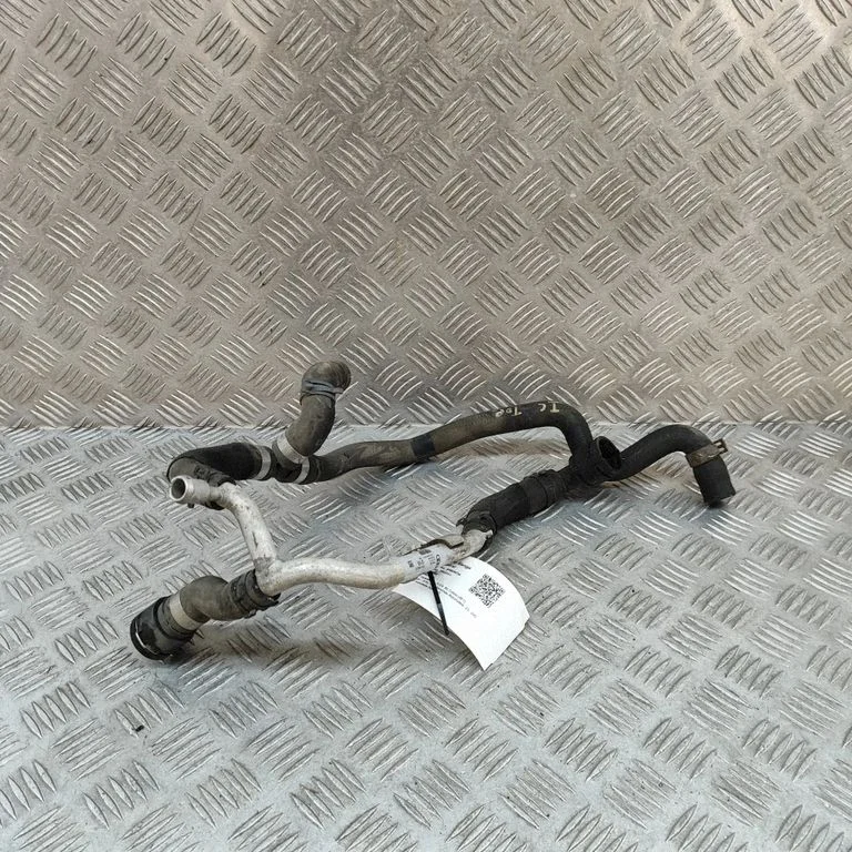 Motora dzesēšanas caurule (-es)/šļūtene (-es) 8K0121086S