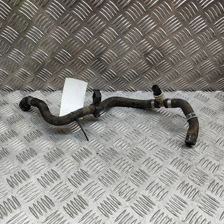Przewody układu chłodzenia silnika 31439750