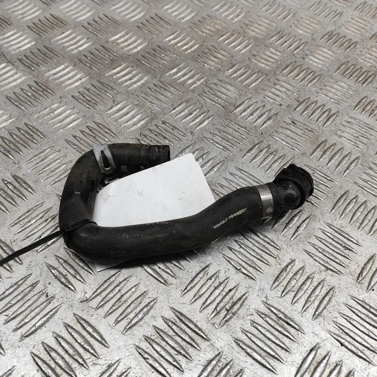 Przewody układu chłodzenia silnika 31368412