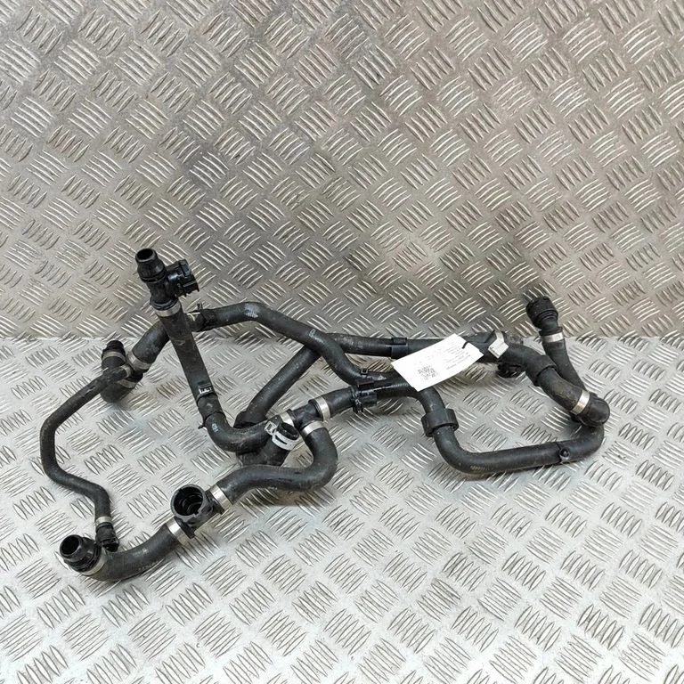 Motora dzesēšanas caurule (-es)/šļūtene (-es) A2435001200