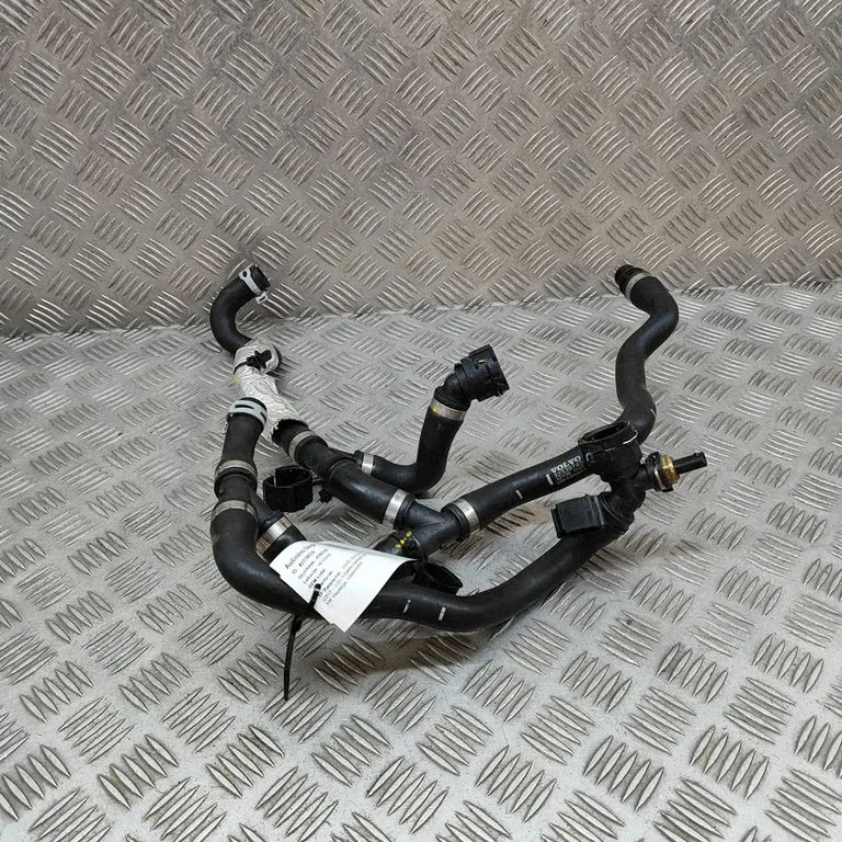 Motora dzesēšanas caurule (-es)/šļūtene (-es) 32339740