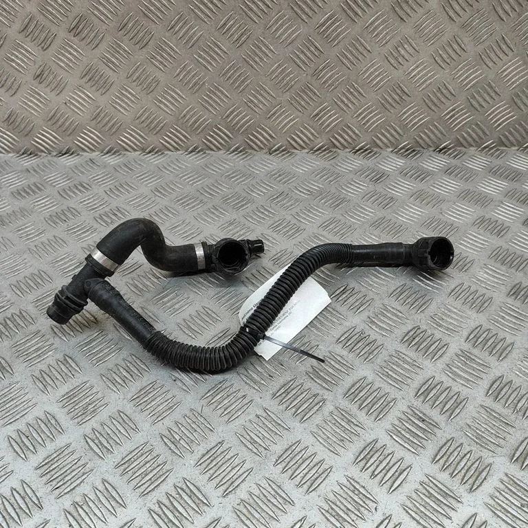 Motora dzesēšanas caurule (-es)/šļūtene (-es) A2975018900