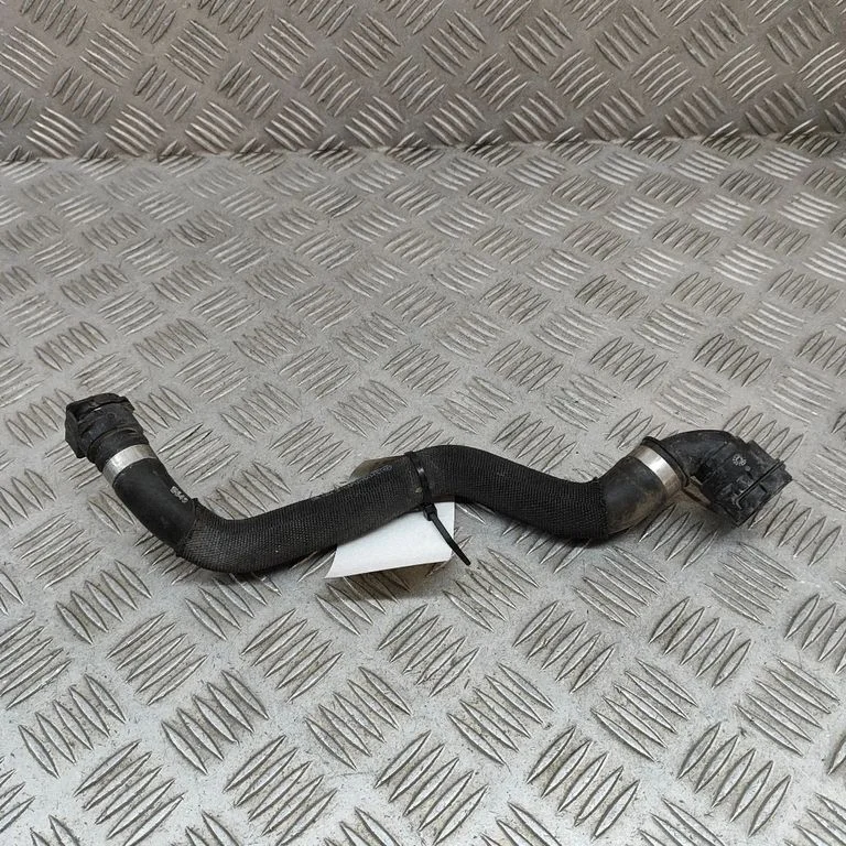 Motora dzesēšanas caurule (-es)/šļūtene (-es) A2975015600