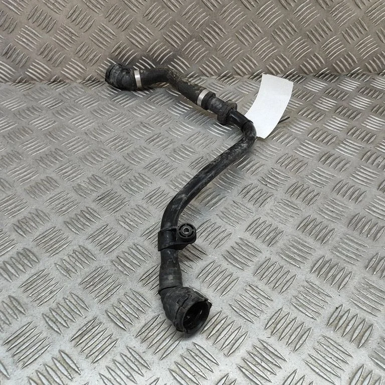 Motora dzesēšanas caurule (-es)/šļūtene (-es) A2975012100